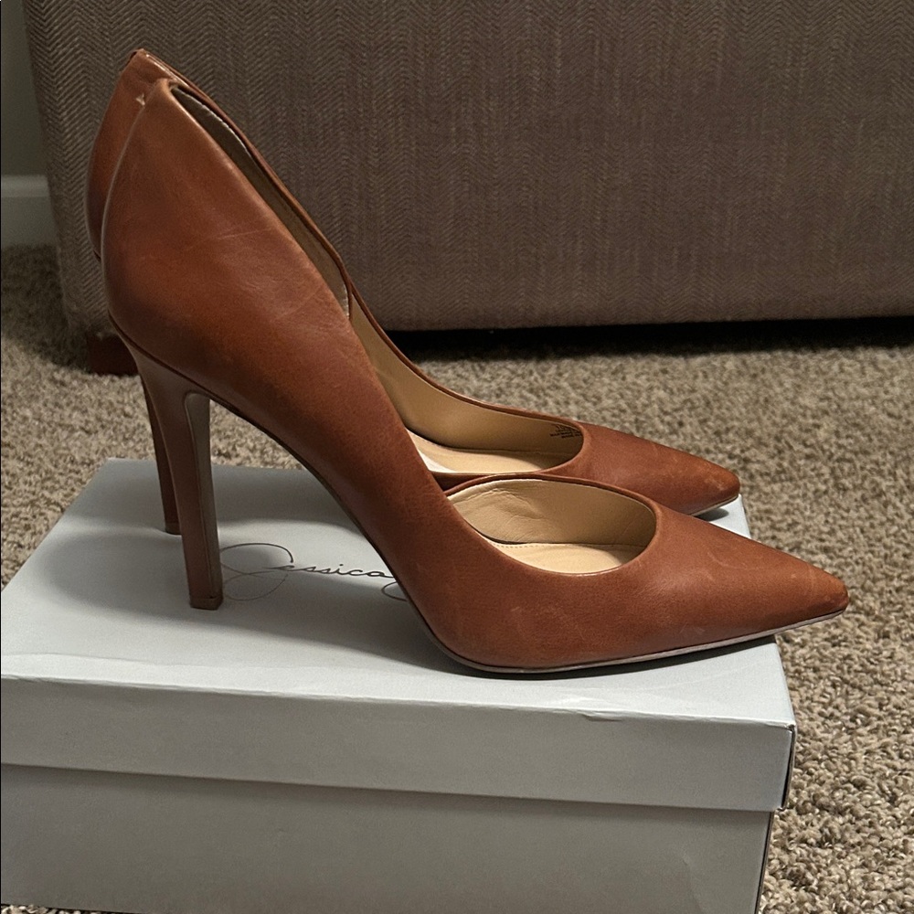 LIKE NEW Jessica Simpson Carmel Leather Heels